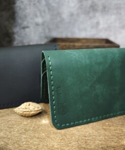 Ảnh ví da mini bo tròn handmade màu đen, kiểu dáng mềm mại, nhỏ gọn, tiện mang theo