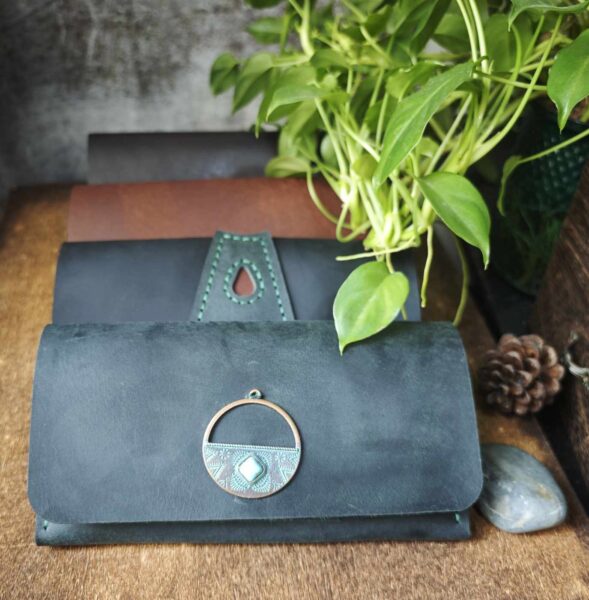 Ví Dài Nữ Da Thật – Vòng Ngọc Boho Mộc Mạc