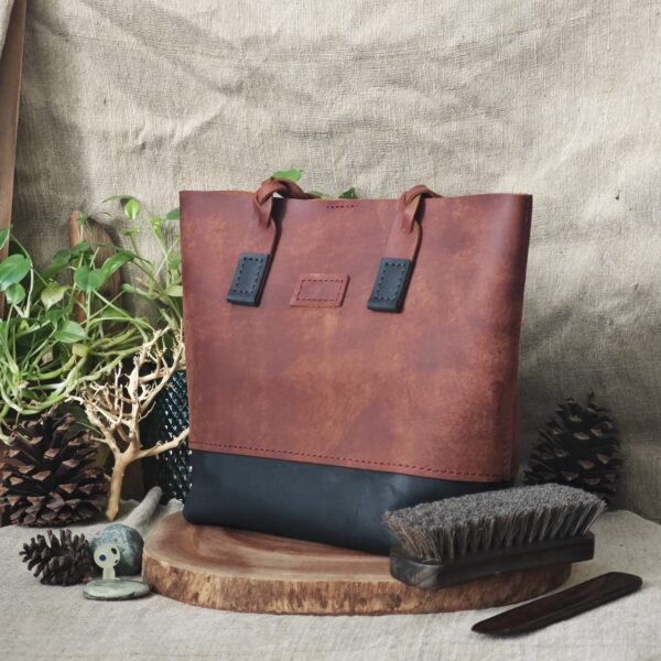 Tote đỏ đen