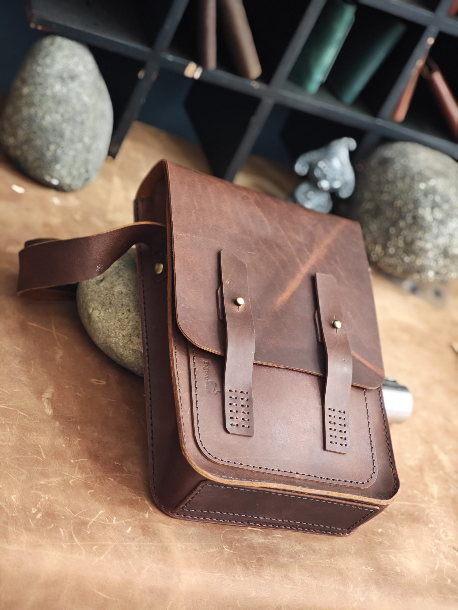 tui-deo-cheo-nam-da-bo-sap-handmade(11) (1)