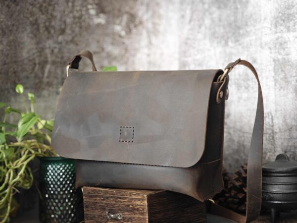 Túi Da Bò Sáp Messenger Voicraft — Rustic Crossbody Bag