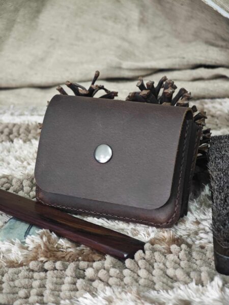 Ví Da Handmade Mini – Vẻ Đẹp Từ Sự Tối Giản Và Chất Mộc Mạc mạnh mẽ