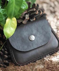 Ví Da Handmade "Wild Soul" – Nét Chấm Phá Từ Chỉ Đỏ & Da Bò Sáp